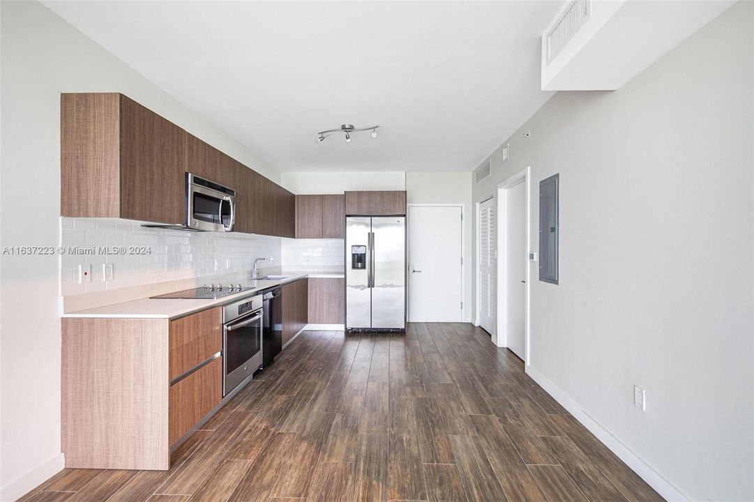 For Sale: $469,550 (1 beds, 1 baths, 659 Square Feet)