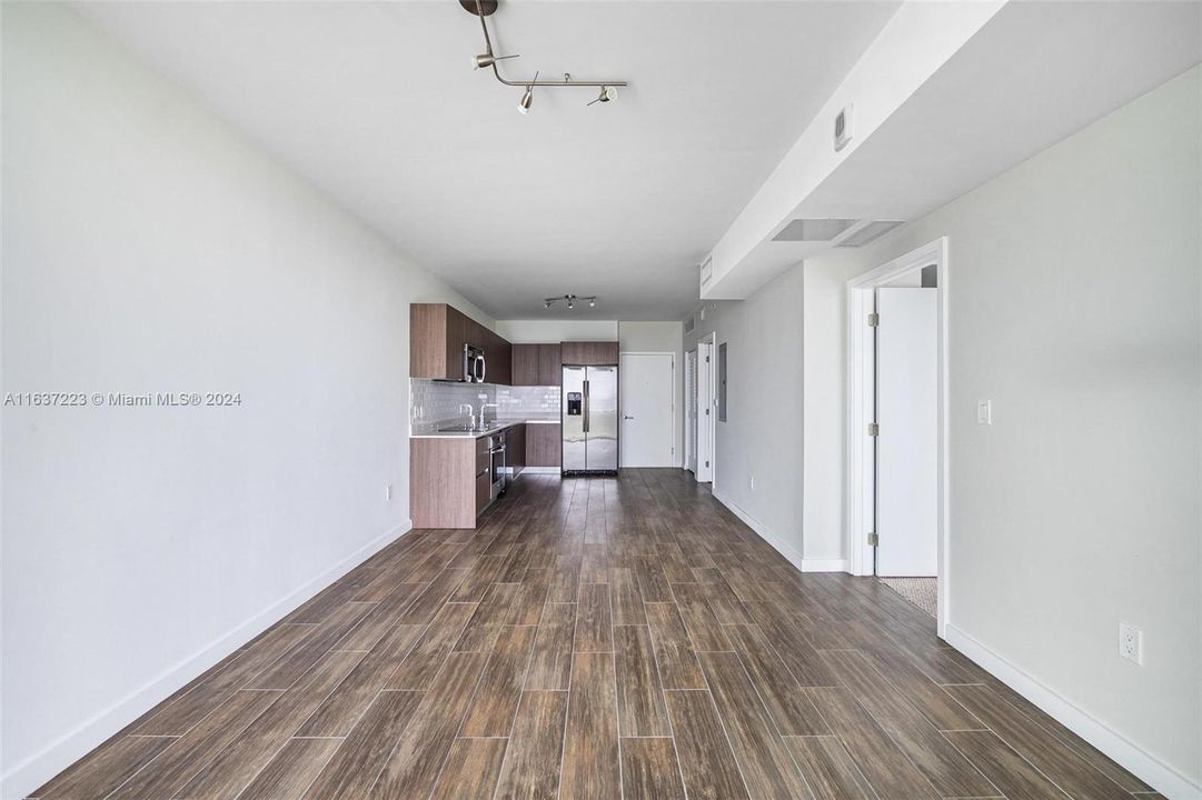 For Sale: $469,550 (1 beds, 1 baths, 659 Square Feet)