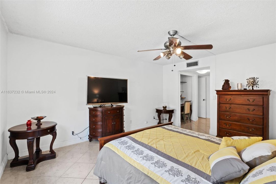 Active With Contract: $2,460 (2 beds, 2 baths, 1256 Square Feet)