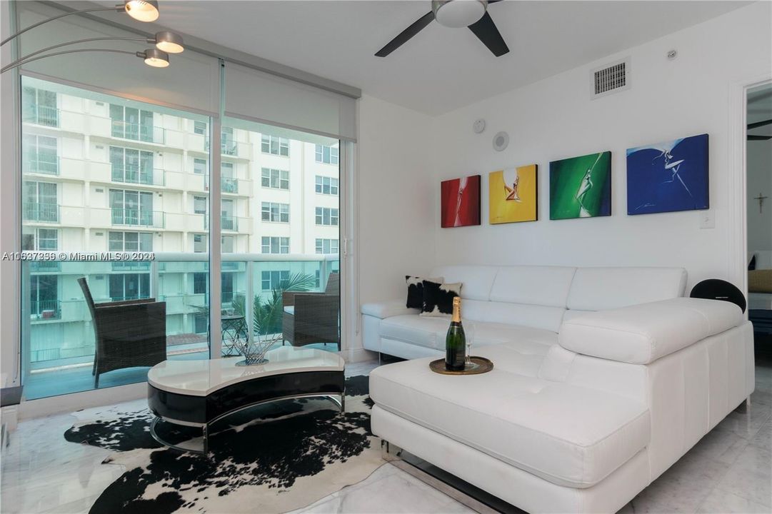 For Sale: $760,000 (2 beds, 2 baths, 930 Square Feet)