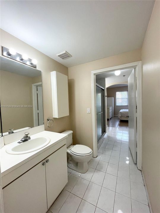 Active With Contract: $2,400 (2 beds, 2 baths, 1115 Square Feet)