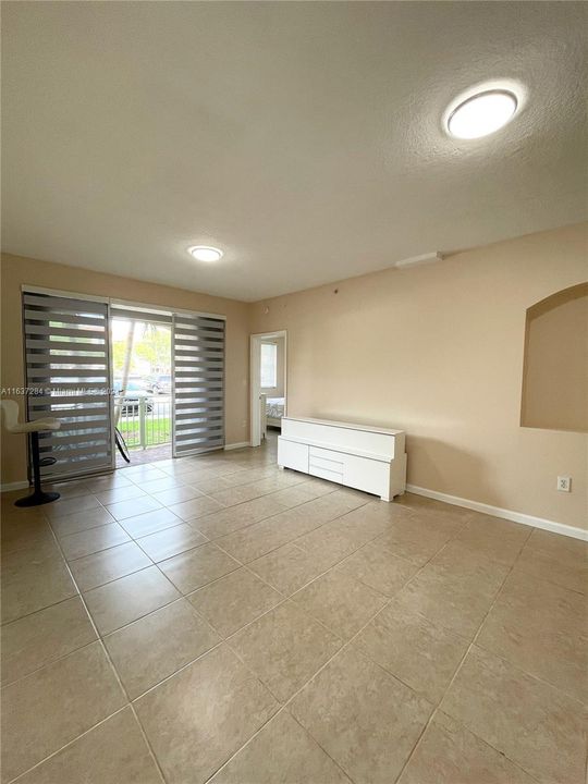 Active With Contract: $2,400 (2 beds, 2 baths, 1115 Square Feet)