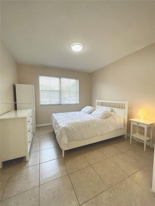 Active With Contract: $2,400 (2 beds, 2 baths, 1115 Square Feet)