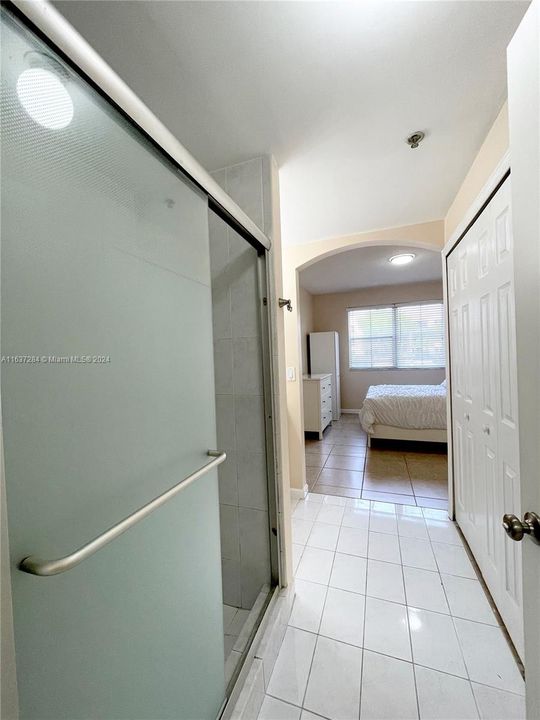 Active With Contract: $2,400 (2 beds, 2 baths, 1115 Square Feet)