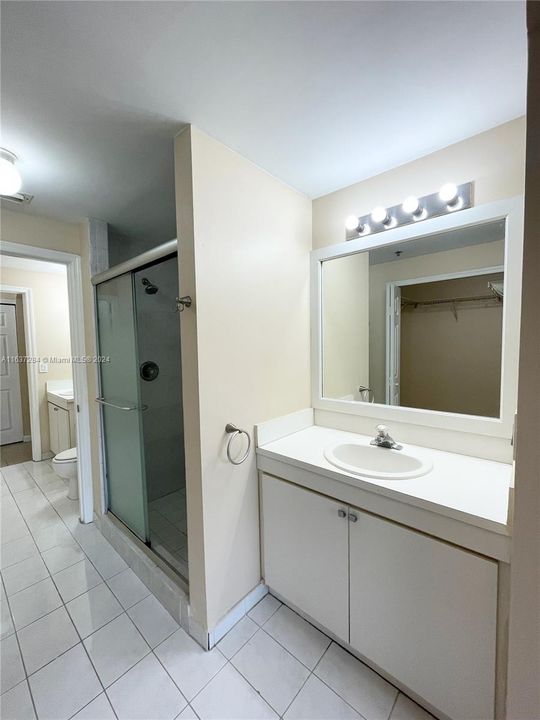 Active With Contract: $2,400 (2 beds, 2 baths, 1115 Square Feet)