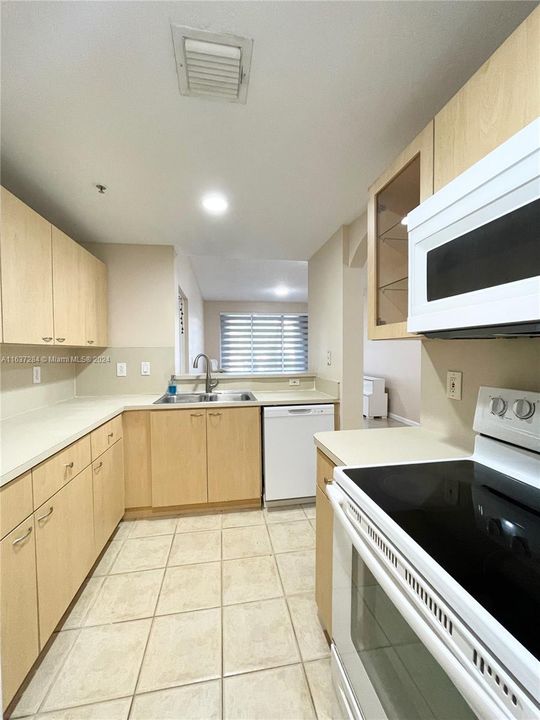 Active With Contract: $2,400 (2 beds, 2 baths, 1115 Square Feet)