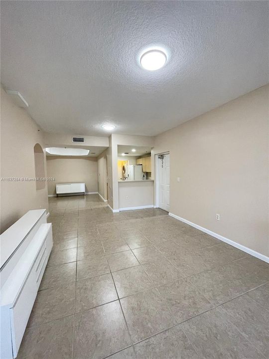 Active With Contract: $2,400 (2 beds, 2 baths, 1115 Square Feet)