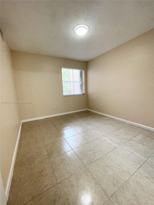 Active With Contract: $2,400 (2 beds, 2 baths, 1115 Square Feet)