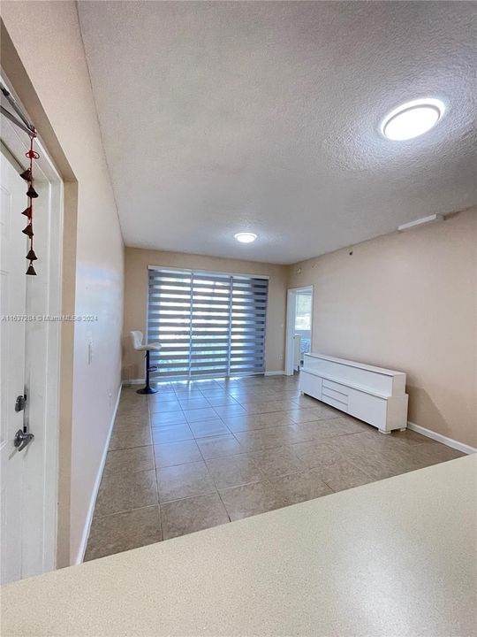 Active With Contract: $2,400 (2 beds, 2 baths, 1115 Square Feet)