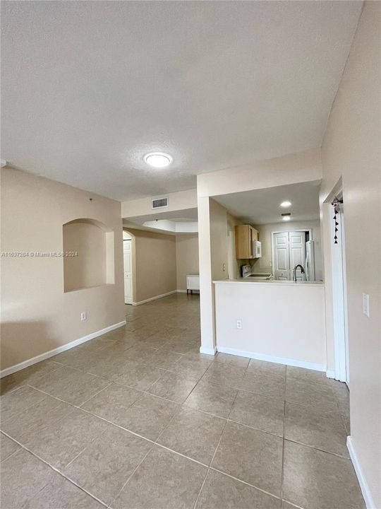 Active With Contract: $2,400 (2 beds, 2 baths, 1115 Square Feet)