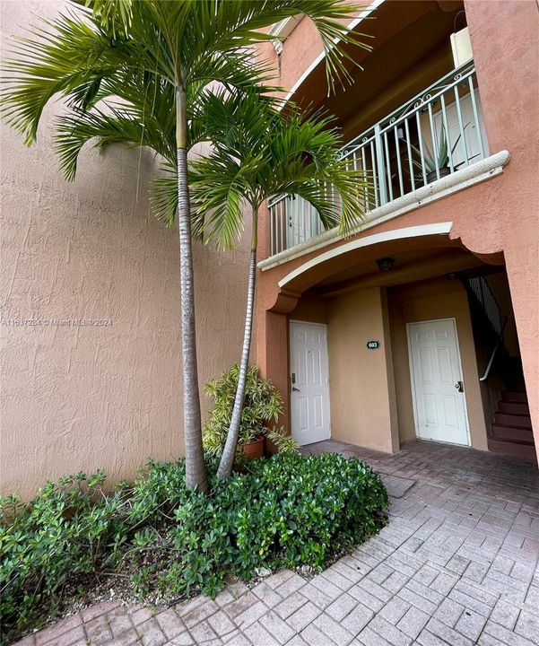 Active With Contract: $2,400 (2 beds, 2 baths, 1115 Square Feet)