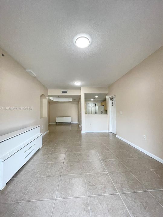 Active With Contract: $2,400 (2 beds, 2 baths, 1115 Square Feet)