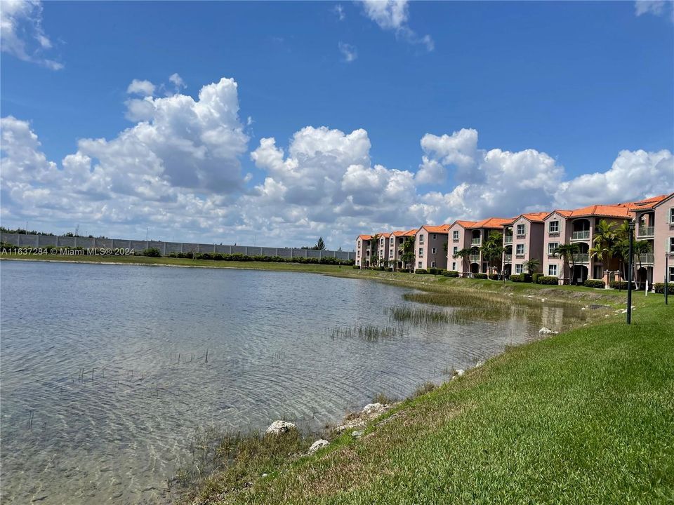 Active With Contract: $2,400 (2 beds, 2 baths, 1115 Square Feet)