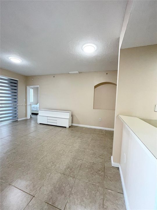 Active With Contract: $2,400 (2 beds, 2 baths, 1115 Square Feet)