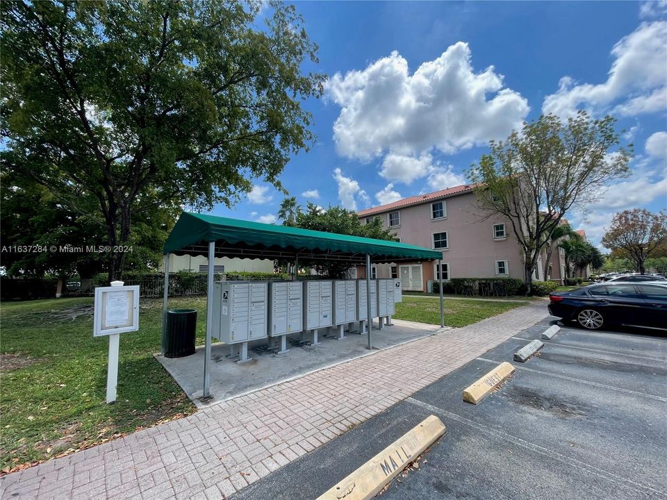 Active With Contract: $2,400 (2 beds, 2 baths, 1115 Square Feet)