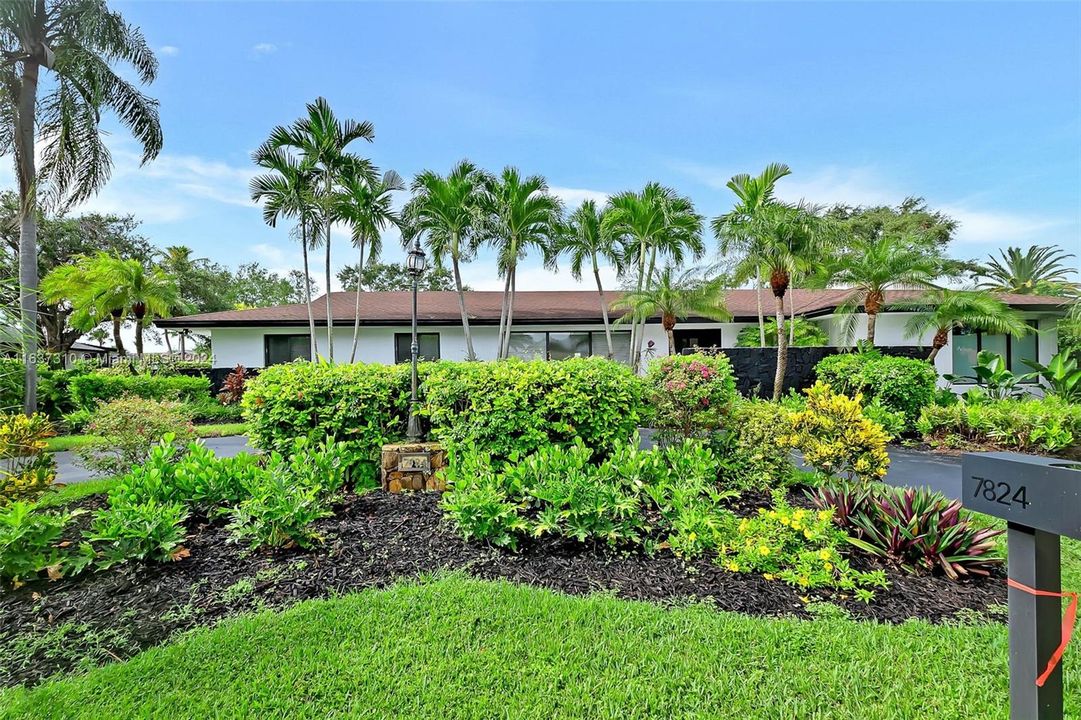 Active With Contract: $1,475,000 (4 beds, 2 baths, 2857 Square Feet)