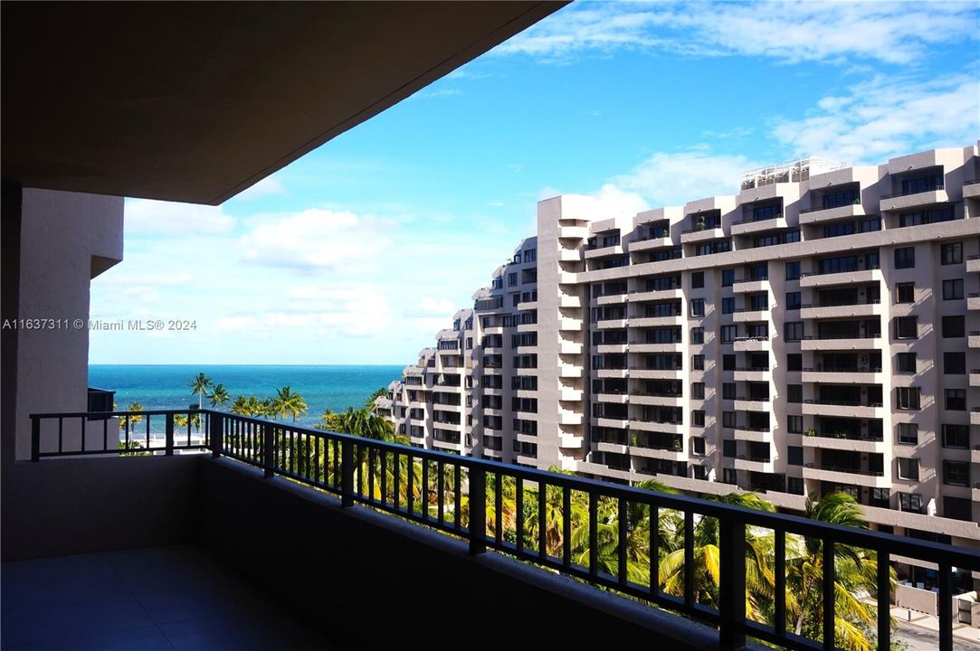 SE View to the beach and ocean