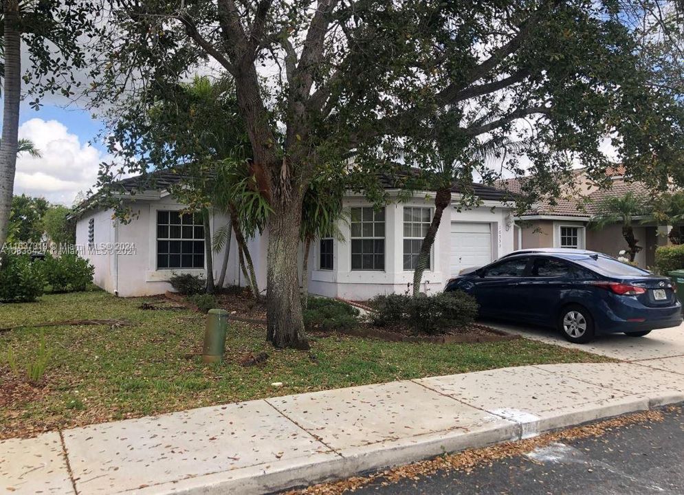 Active With Contract: $519,000 (3 beds, 2 baths, 1386 Square Feet)