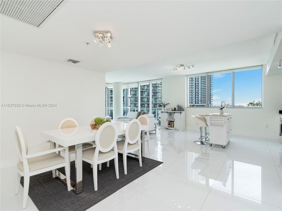 For Sale: $649,000 (2 beds, 2 baths, 1340 Square Feet)