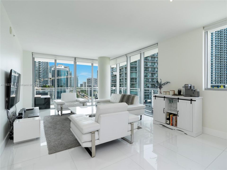 For Sale: $649,000 (2 beds, 2 baths, 1340 Square Feet)