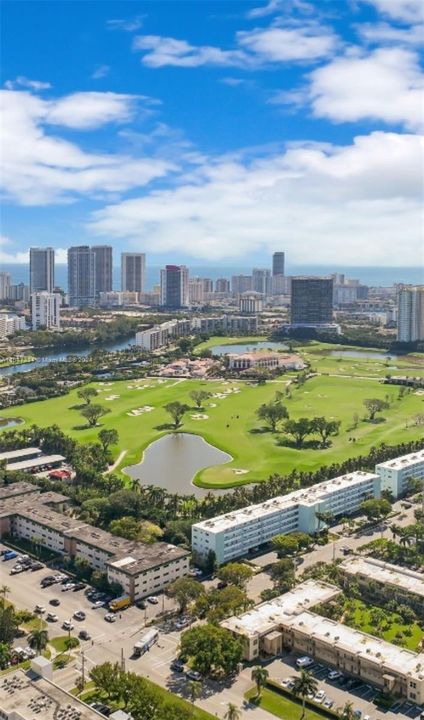 GOLF COURSE WITHIN WALKING DISTANCE