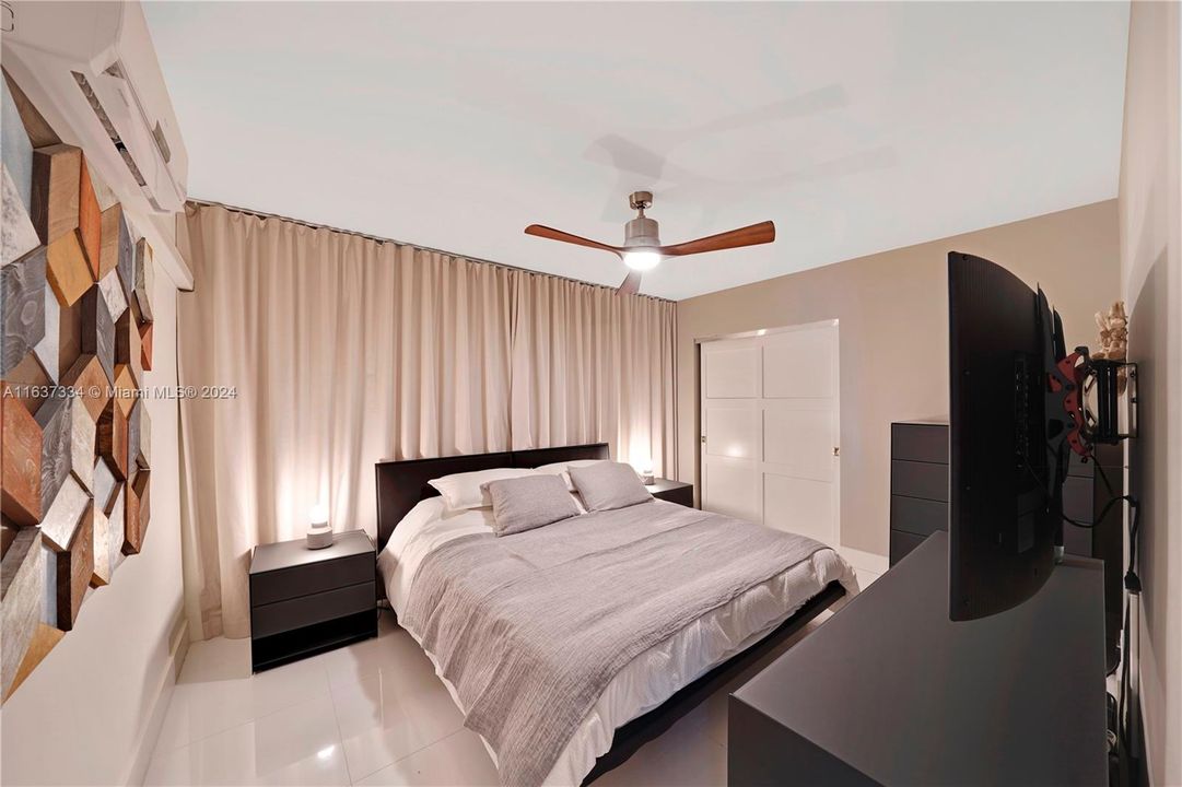 MODERN & RELAXING MASTER BEDROOM