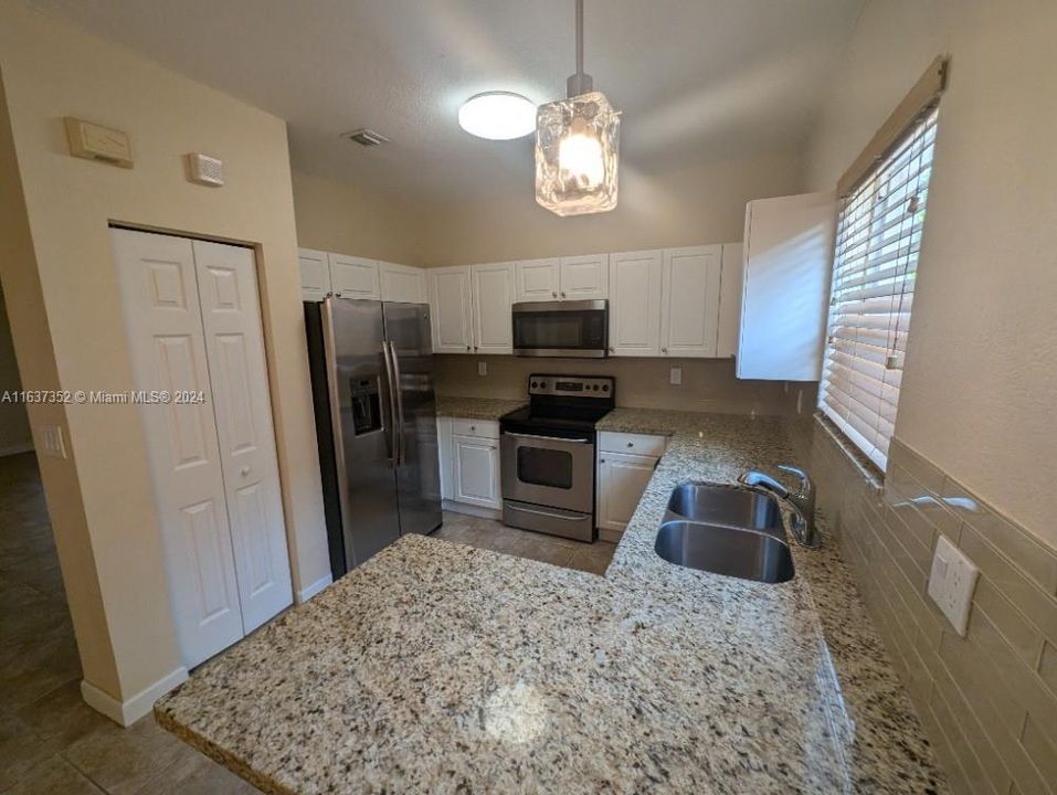 Active With Contract: $2,450 (3 beds, 2 baths, 1416 Square Feet)