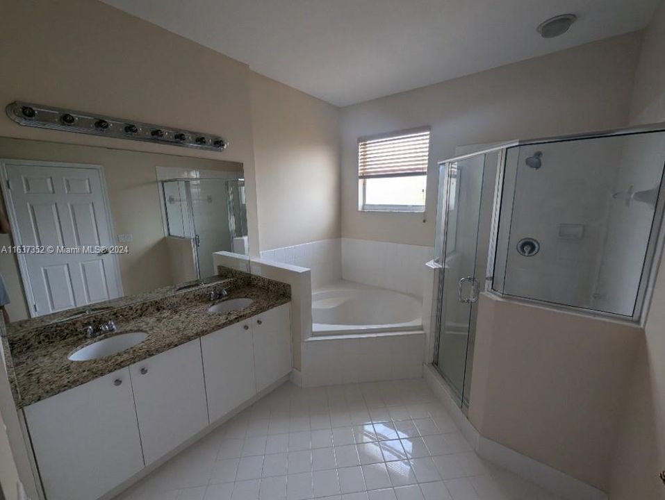 Active With Contract: $2,450 (3 beds, 2 baths, 1416 Square Feet)