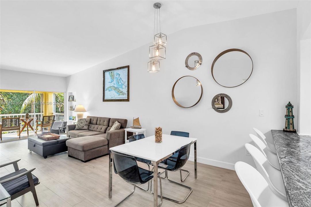 Recently Sold: $584,000 (2 beds, 2 baths, 1029 Square Feet)