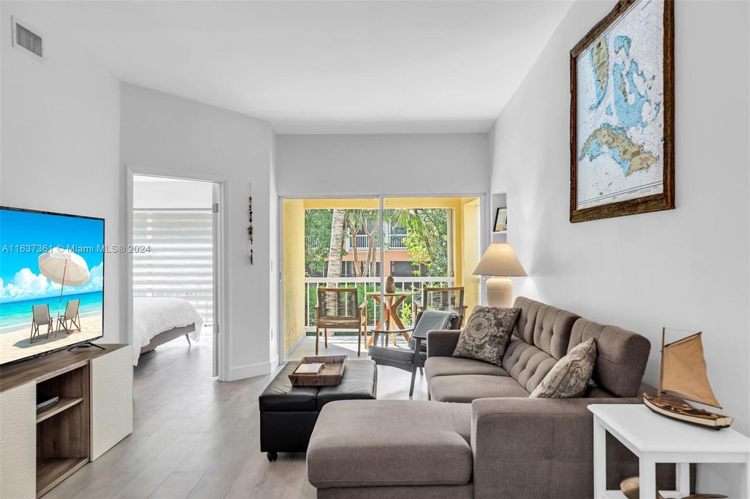 Recently Sold: $584,000 (2 beds, 2 baths, 1029 Square Feet)