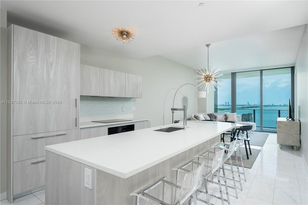 Recently Rented: $5,900 (2 beds, 3 baths, 1186 Square Feet)