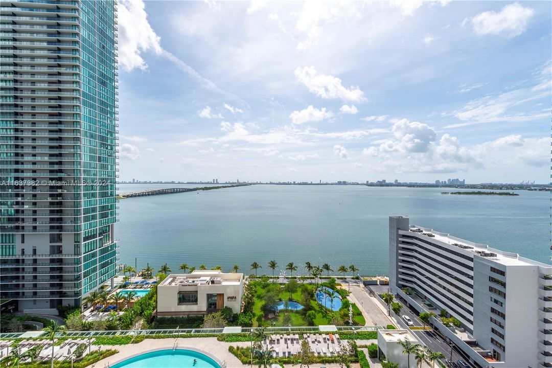 Recently Rented: $5,900 (2 beds, 3 baths, 1186 Square Feet)