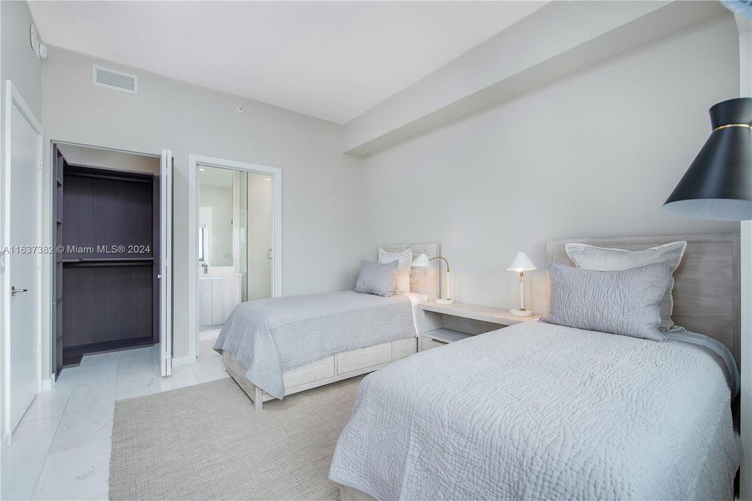 Recently Rented: $5,900 (2 beds, 3 baths, 1186 Square Feet)