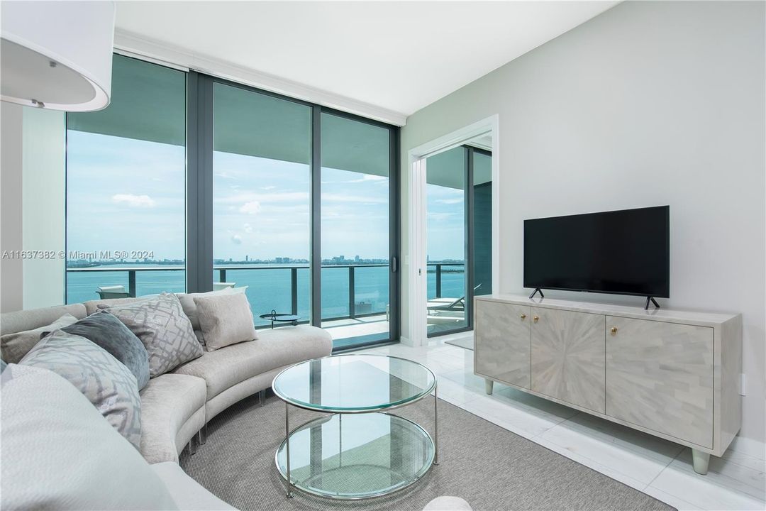 Recently Rented: $5,900 (2 beds, 3 baths, 1186 Square Feet)