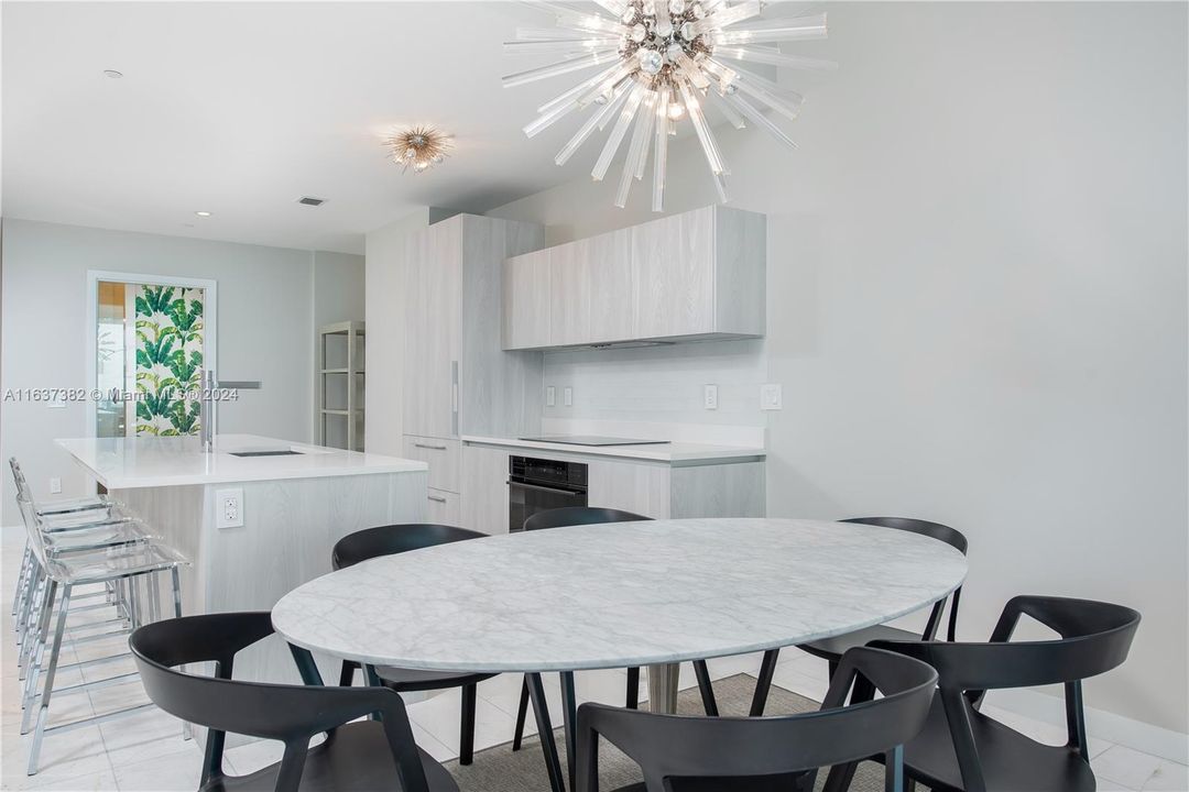 Recently Rented: $5,900 (2 beds, 3 baths, 1186 Square Feet)