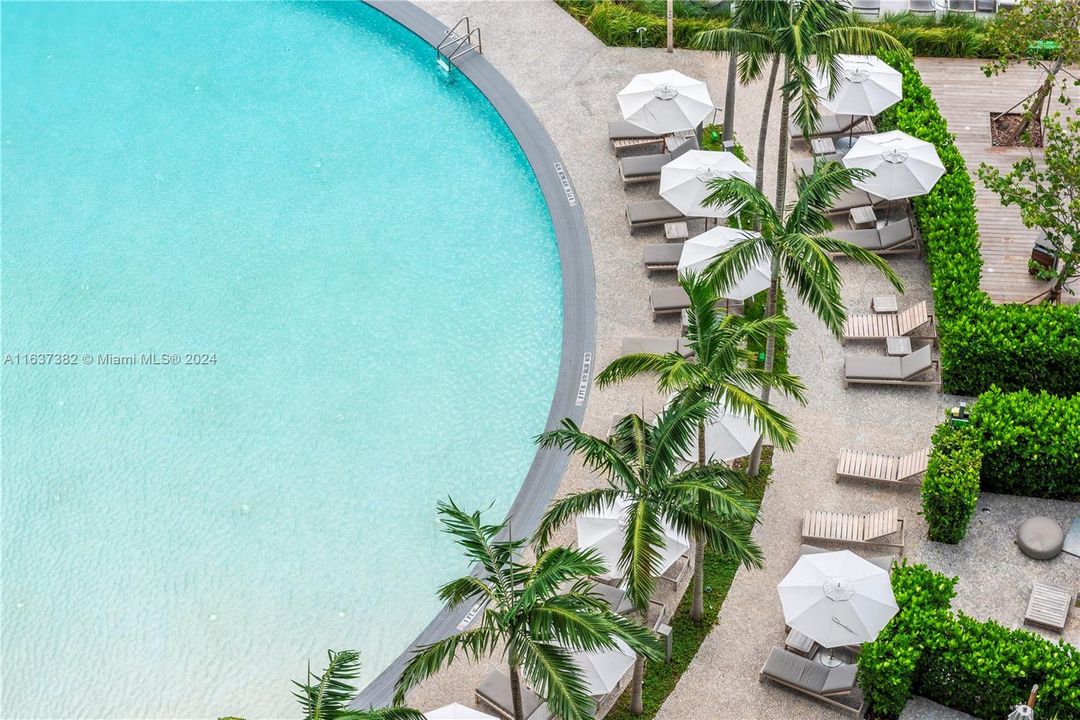 Recently Rented: $5,900 (2 beds, 3 baths, 1186 Square Feet)