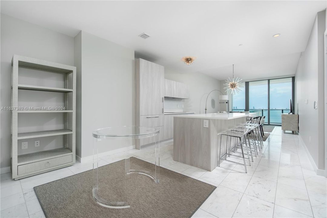 Recently Rented: $5,900 (2 beds, 3 baths, 1186 Square Feet)