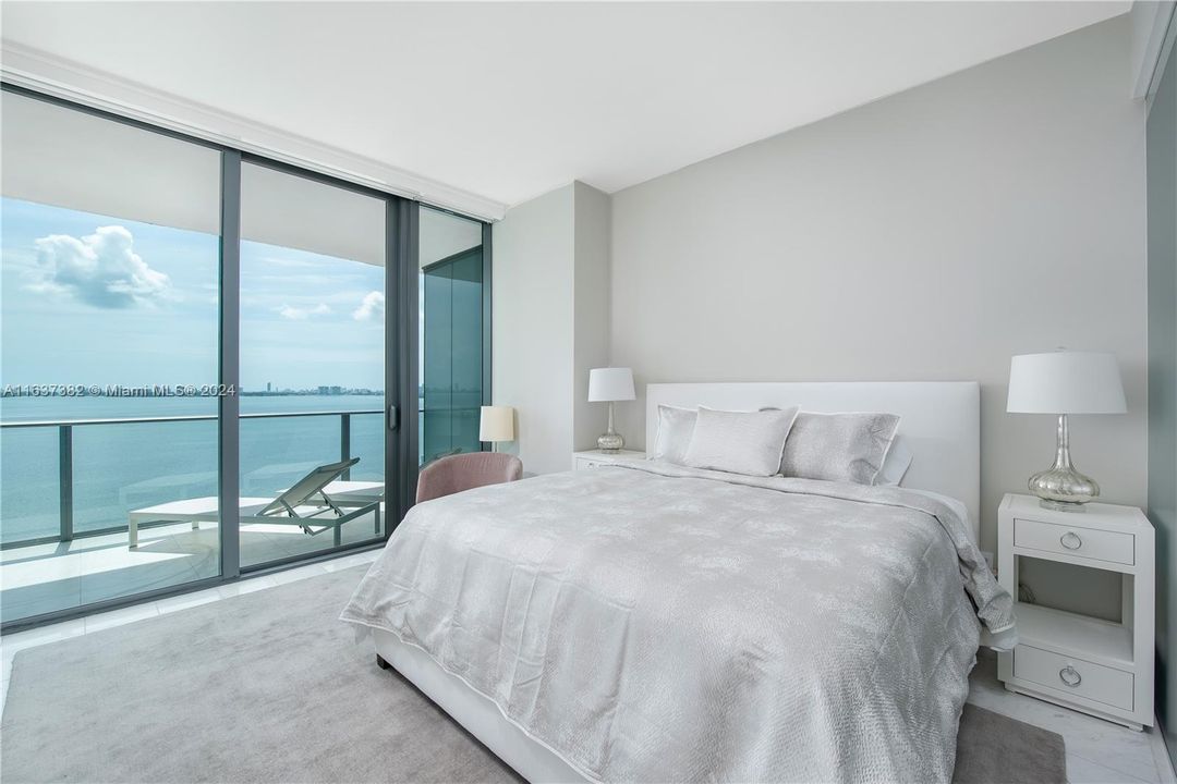 Recently Rented: $5,900 (2 beds, 3 baths, 1186 Square Feet)