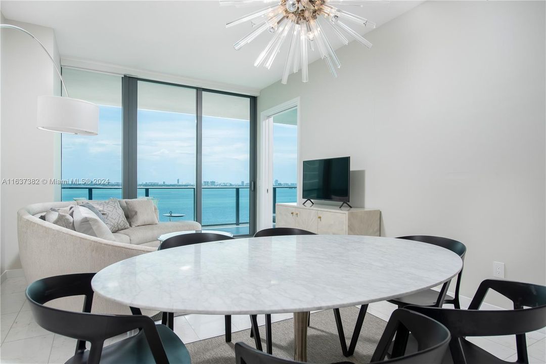 Recently Rented: $5,900 (2 beds, 3 baths, 1186 Square Feet)