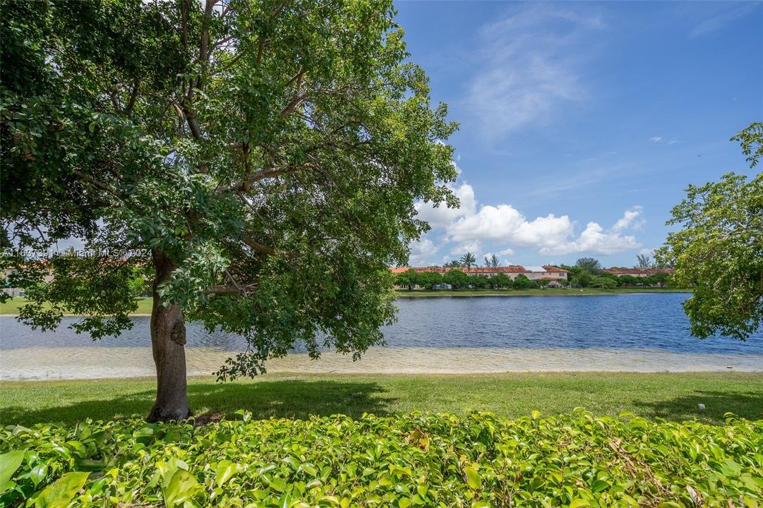 Recently Rented: $2,650 (2 beds, 2 baths, 1160 Square Feet)