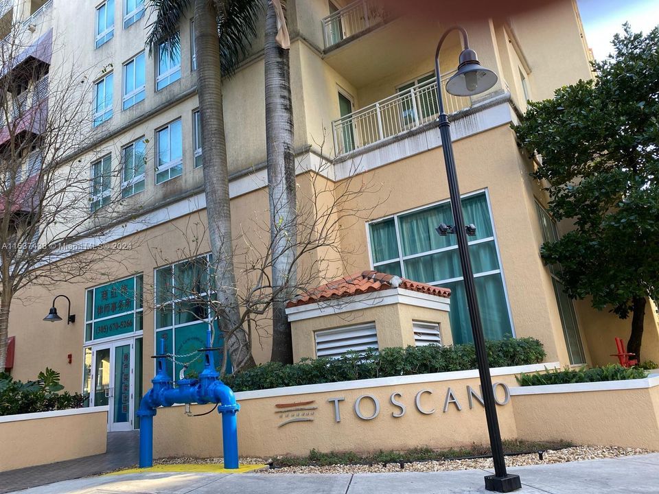 Recently Rented: $3,950 (3 beds, 2 baths, 1498 Square Feet)