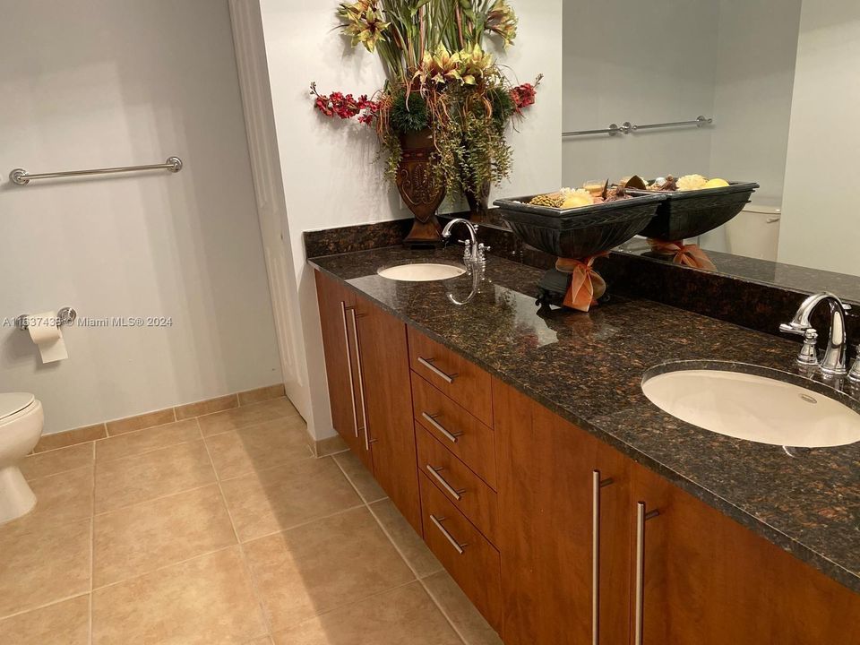 Recently Rented: $3,950 (3 beds, 2 baths, 1498 Square Feet)