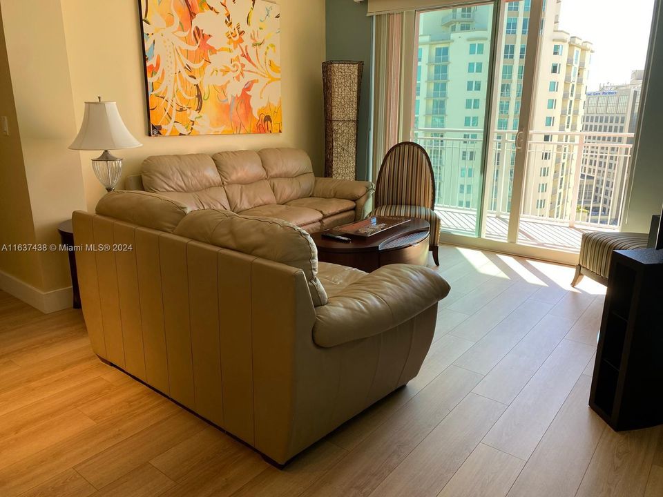 Recently Rented: $3,950 (3 beds, 2 baths, 1498 Square Feet)