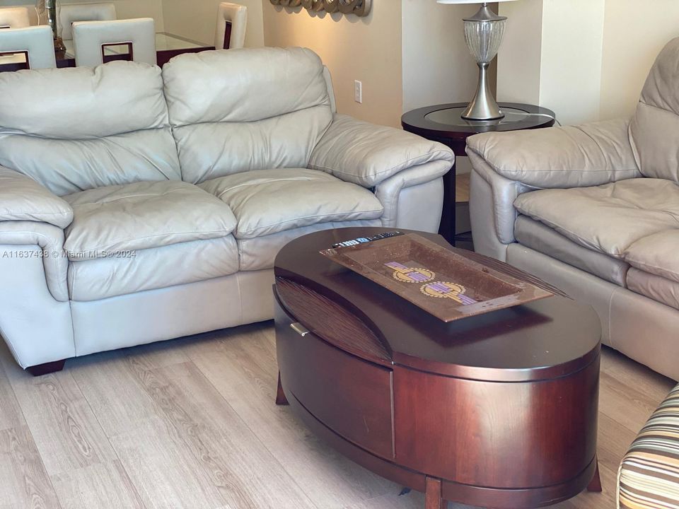 Recently Rented: $3,950 (3 beds, 2 baths, 1498 Square Feet)