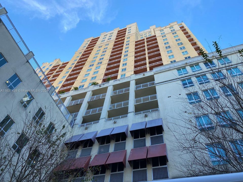 Recently Rented: $3,950 (3 beds, 2 baths, 1498 Square Feet)