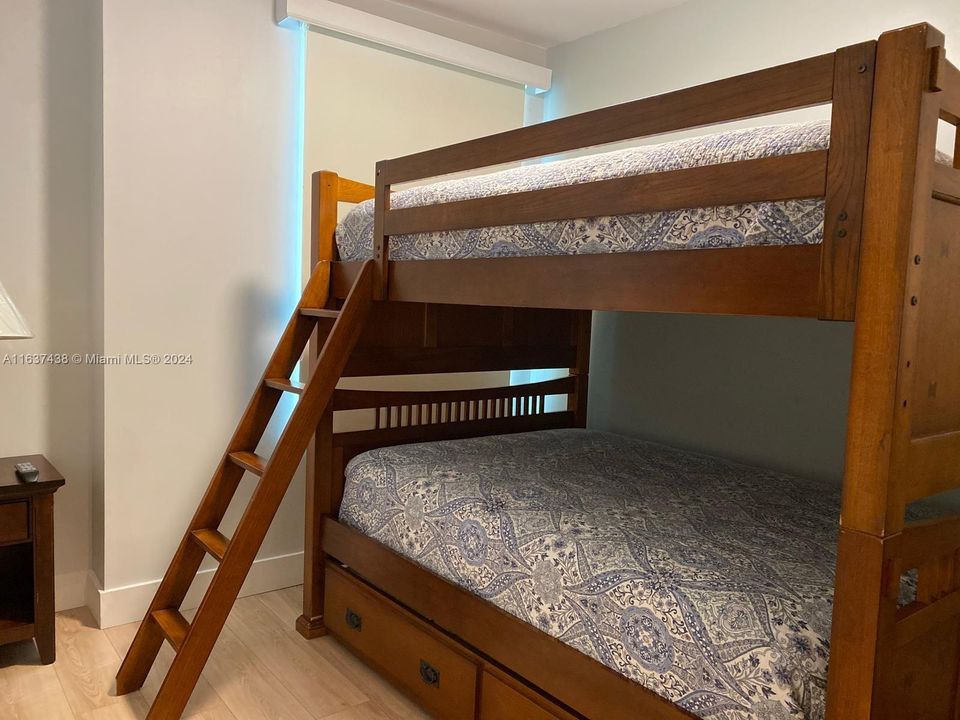 Recently Rented: $3,950 (3 beds, 2 baths, 1498 Square Feet)