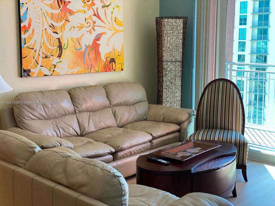 Recently Rented: $3,950 (3 beds, 2 baths, 1498 Square Feet)