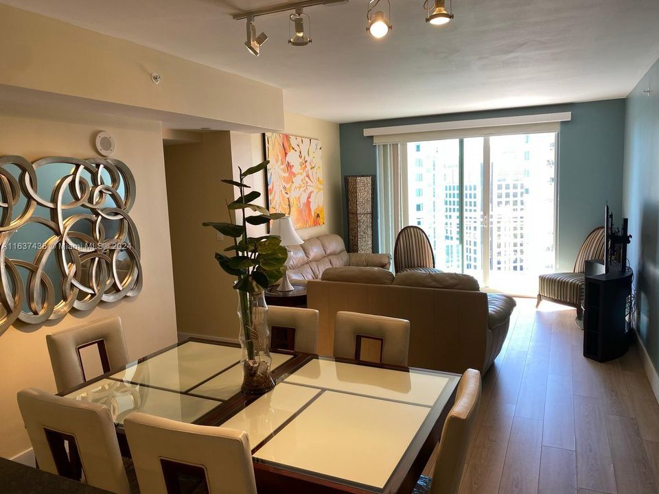 Recently Rented: $3,950 (3 beds, 2 baths, 1498 Square Feet)