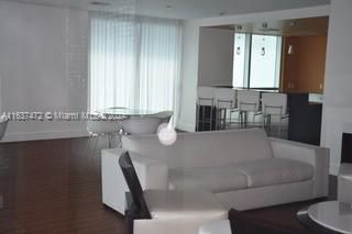 Recently Sold: $429,000 (1 beds, 1 baths, 738 Square Feet)