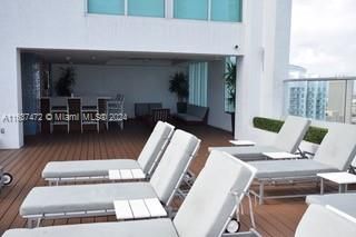 Recently Sold: $429,000 (1 beds, 1 baths, 738 Square Feet)